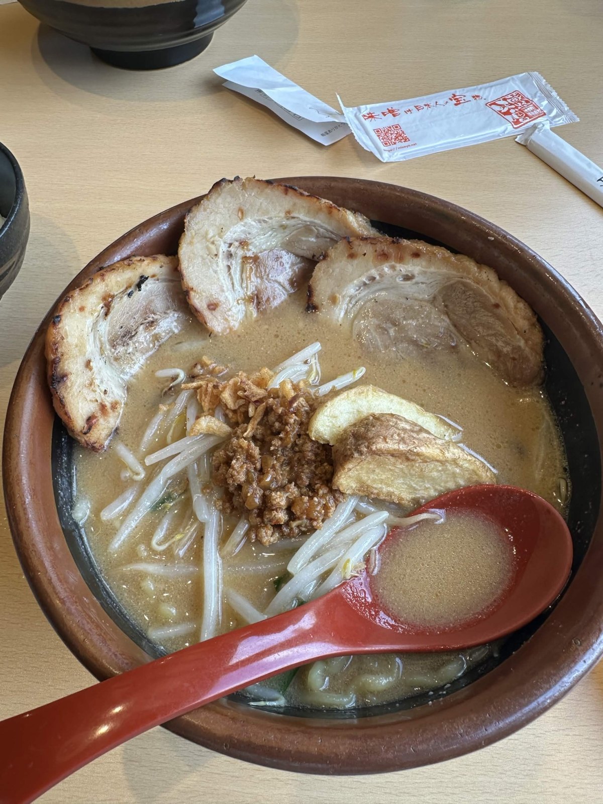 チャーシューと野菜がたっぷりのラーメン